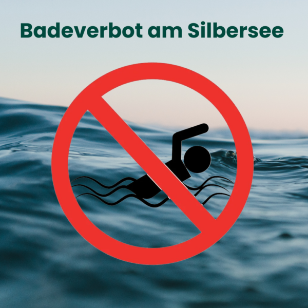 Das Bild zeigt ein Verbotsschild für das Badeverbot am Silbersee bei Rettenbach