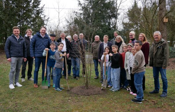 Mit dem Storch durch die Umweltwoche: Auftakt an der Anton-Höfer-Grundschule in Thannhausen