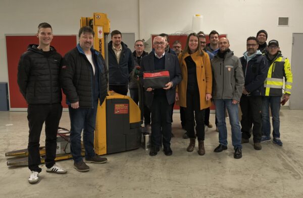 Katastrophenschutzeinheiten des Landkreises Günzburg erhalten elektrischen Hochhubwagen