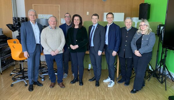 Dänischer Generalkonsul besucht Landkreis Günzburg: Austausch zur digitalen Bildung