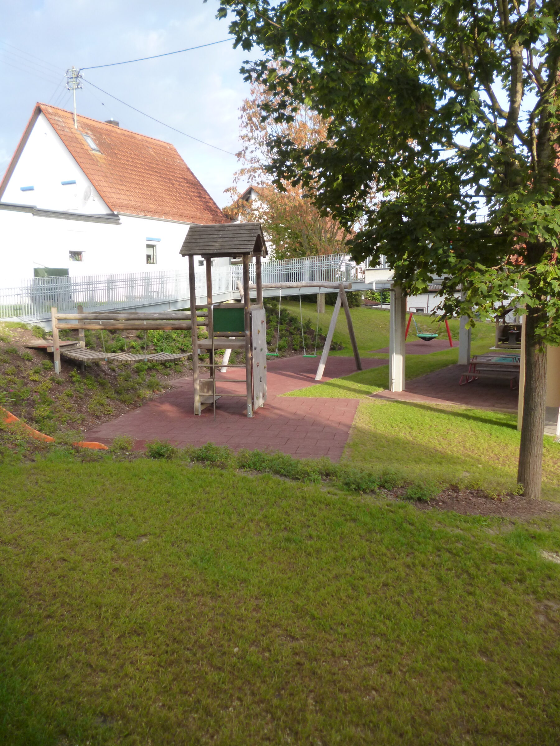 Zu sehen ist der Garten der Kita.